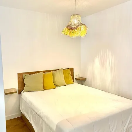 Cervantes Centrico Con Garaje דירה *